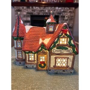 Dickens Keepsake Courtyard Inn 1993 O Well Novelty with light, no box